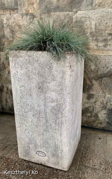 kö virágtartók,beton virágtartók,kaspó,balkonláda,virágláda,virágtartó,kaspó